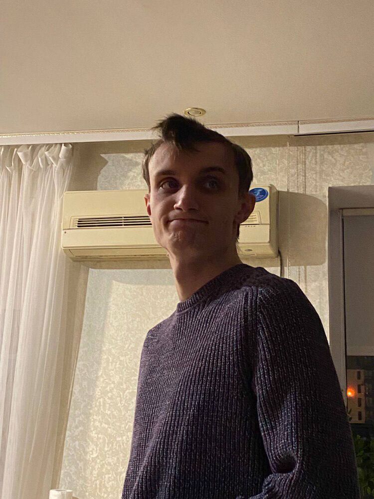  ,   Viktor, 25 ,   