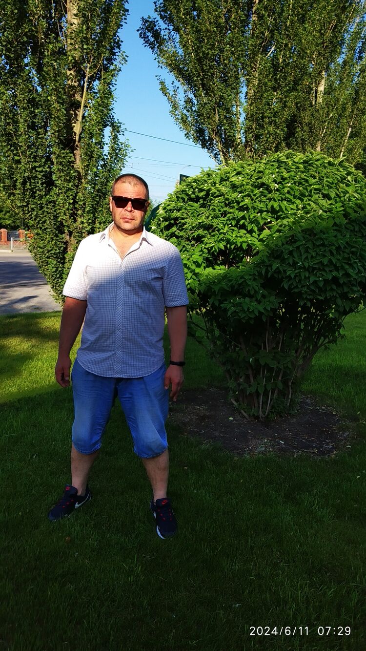  53519609  Alexander, 41 ,    