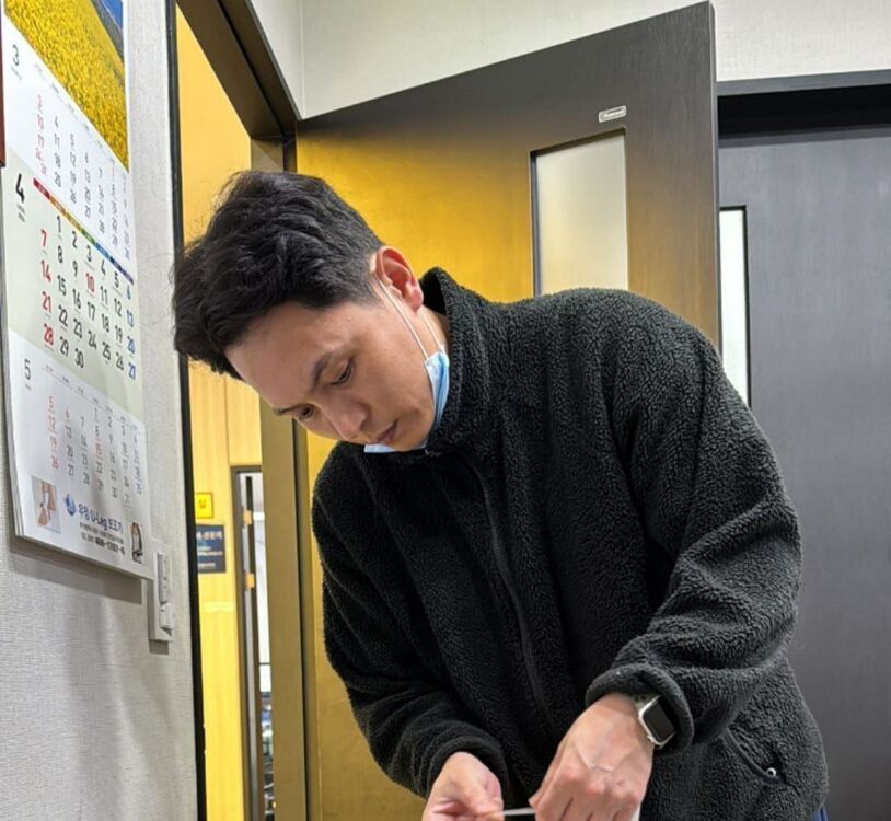  53554879  Adrian, 28 ,    