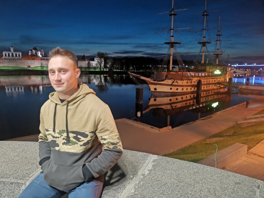  51962999  Konstantin, 34 ,    