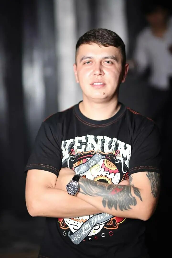  49210149  Artem, 33 ,    