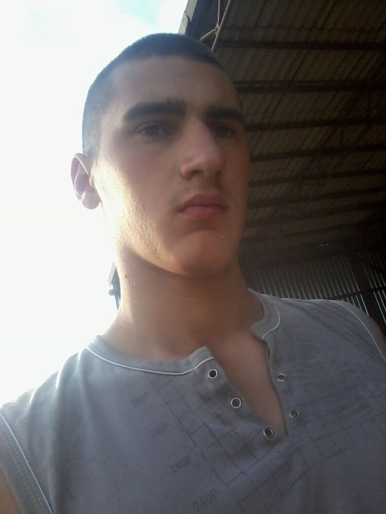  4616799  Viktor, 30 ,    