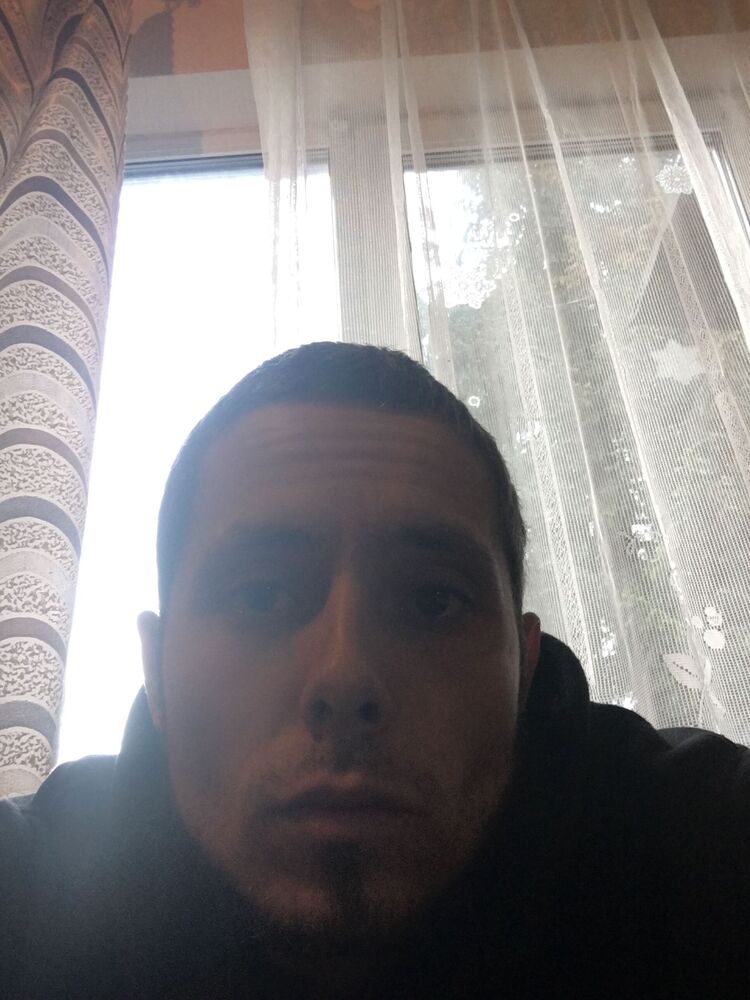  51848889  , 28 ,    -