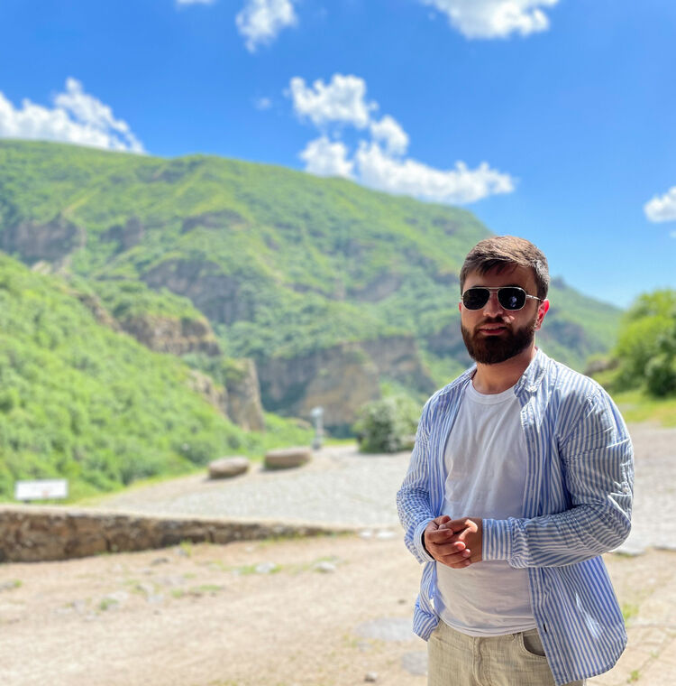  47178629  Vahag, 26 ,    