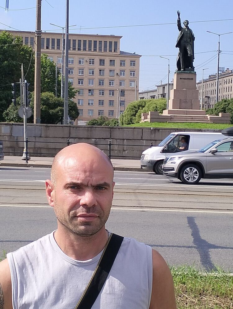  ,   Denis, 42 ,   , 