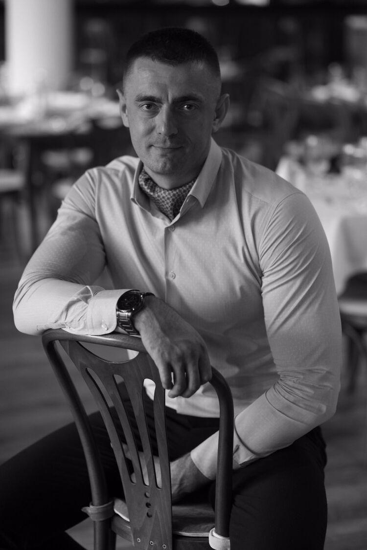  ,   Stas, 46 ,   