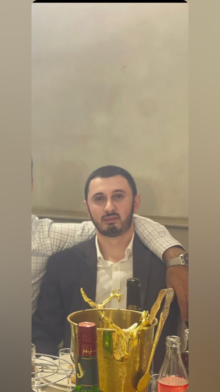  49684359  , 32 ,    