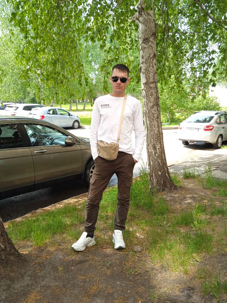  34977339  Pavel, 37 ,    