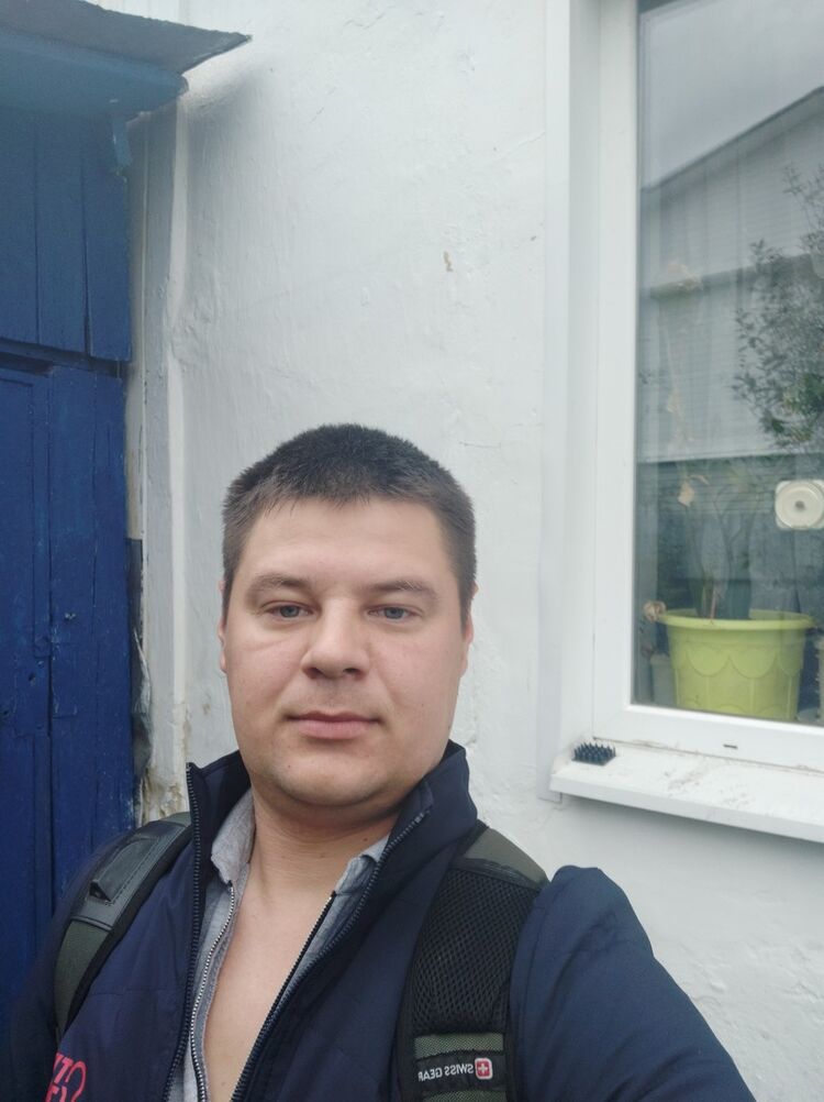  18589169  Nizhaj, 37 ,    