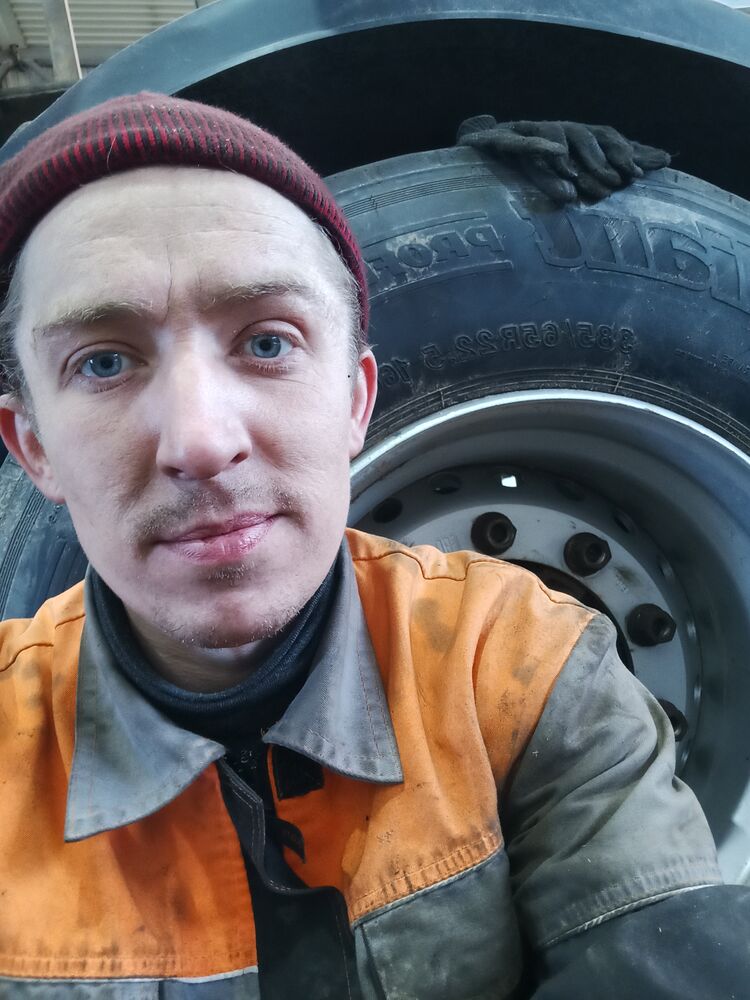  ,   Tyoma, 33 ,   ,   