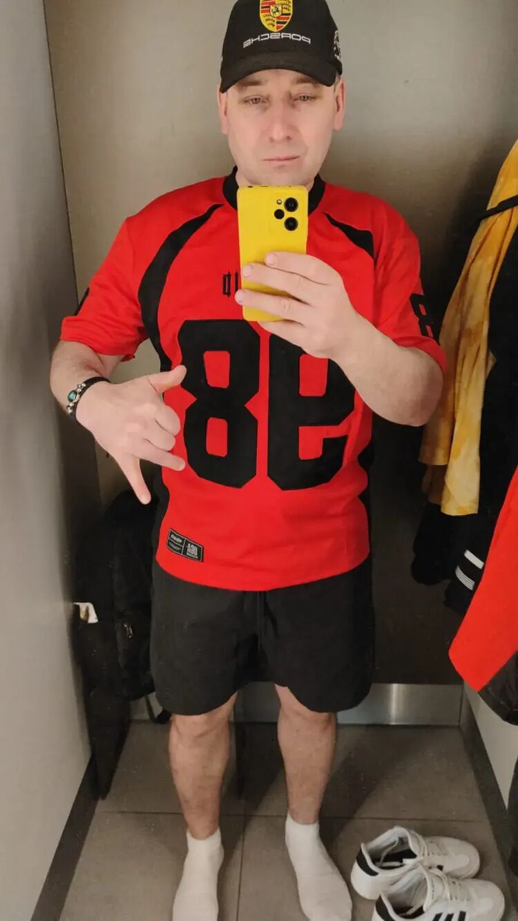  52561169  Mikhail, 45 ,    