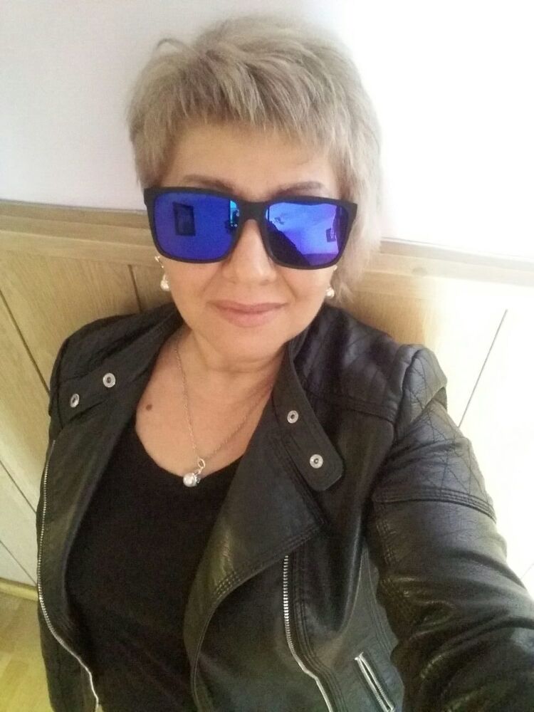  48567649  Queen, 54 ,    