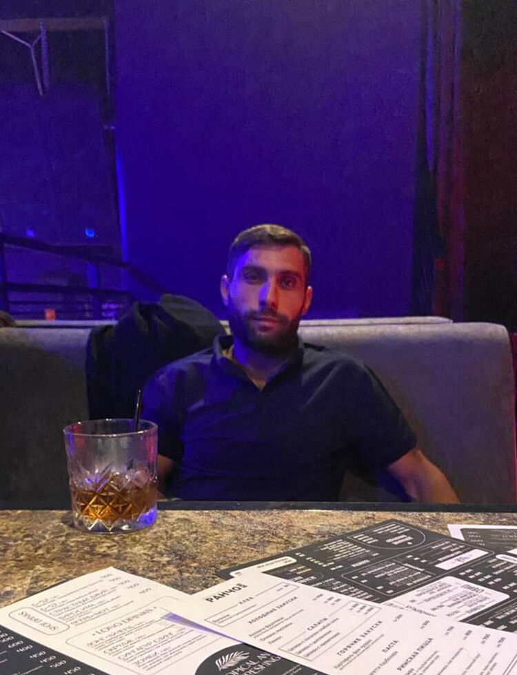  52155599  Arsen, 31 ,     