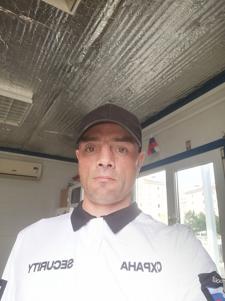  51008379  Ivan, 40 ,    