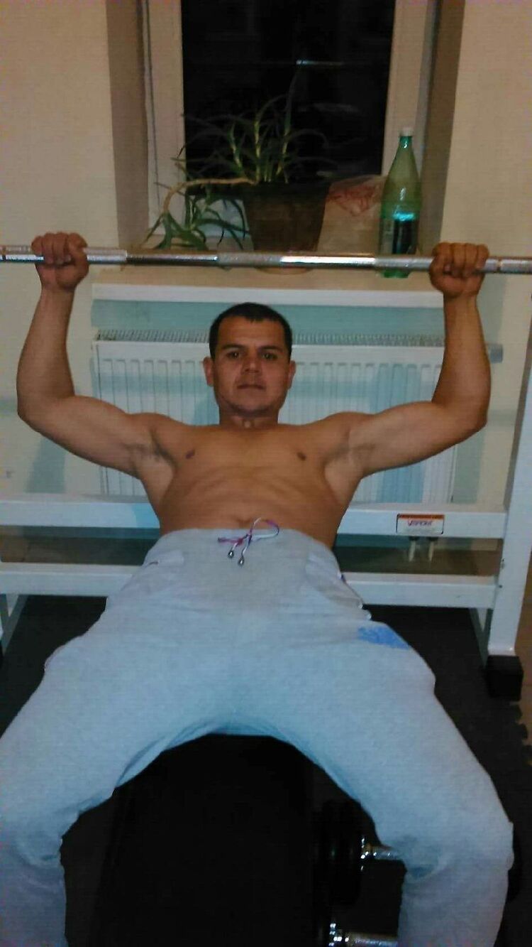  32538359  , 35 ,    