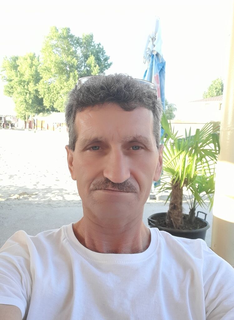  40653319  Michael, 57 ,    