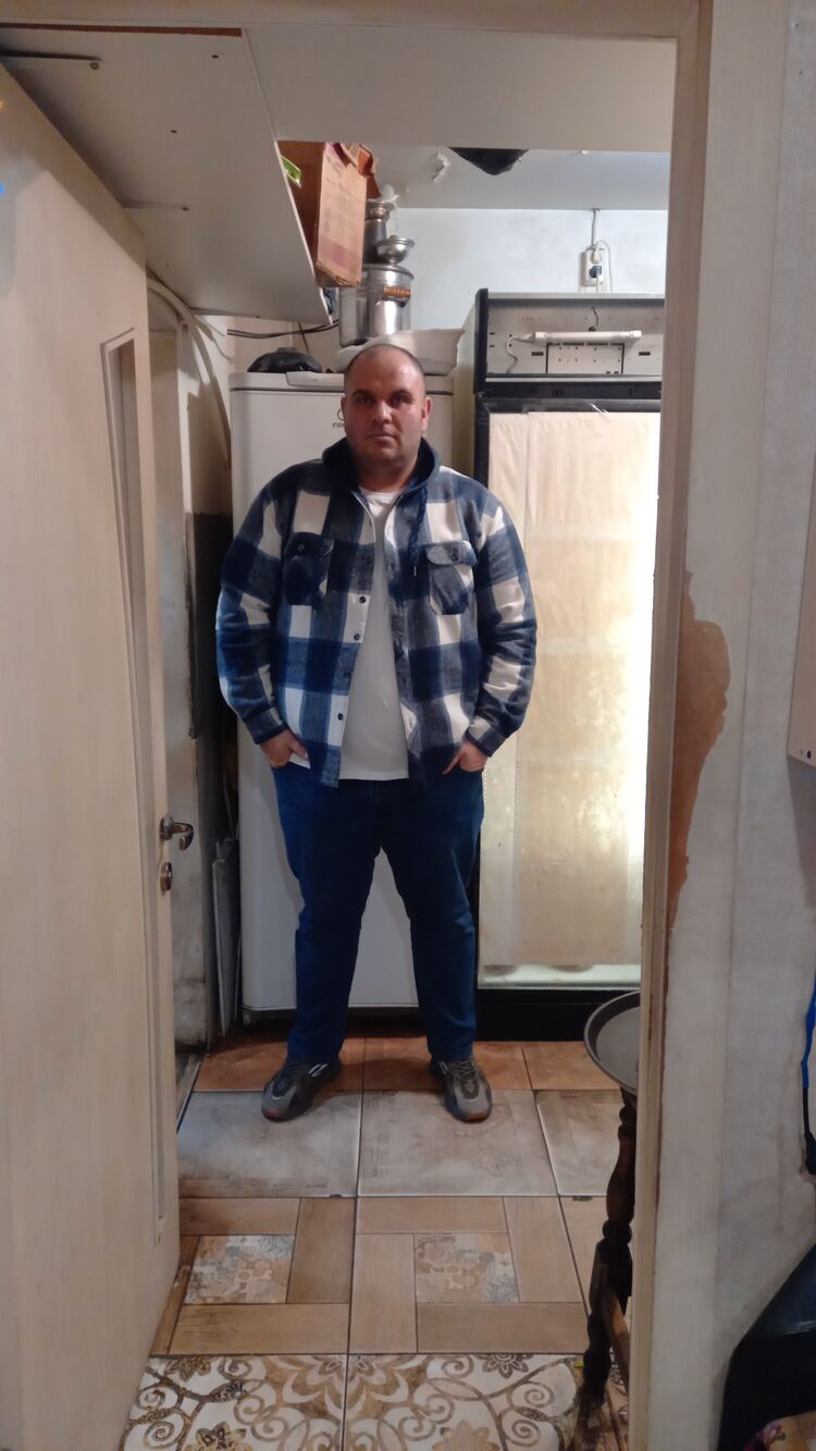  41624009  Eduard, 35 ,    -
