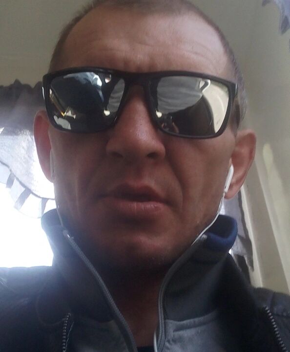  27127649  Vados, 46 ,    