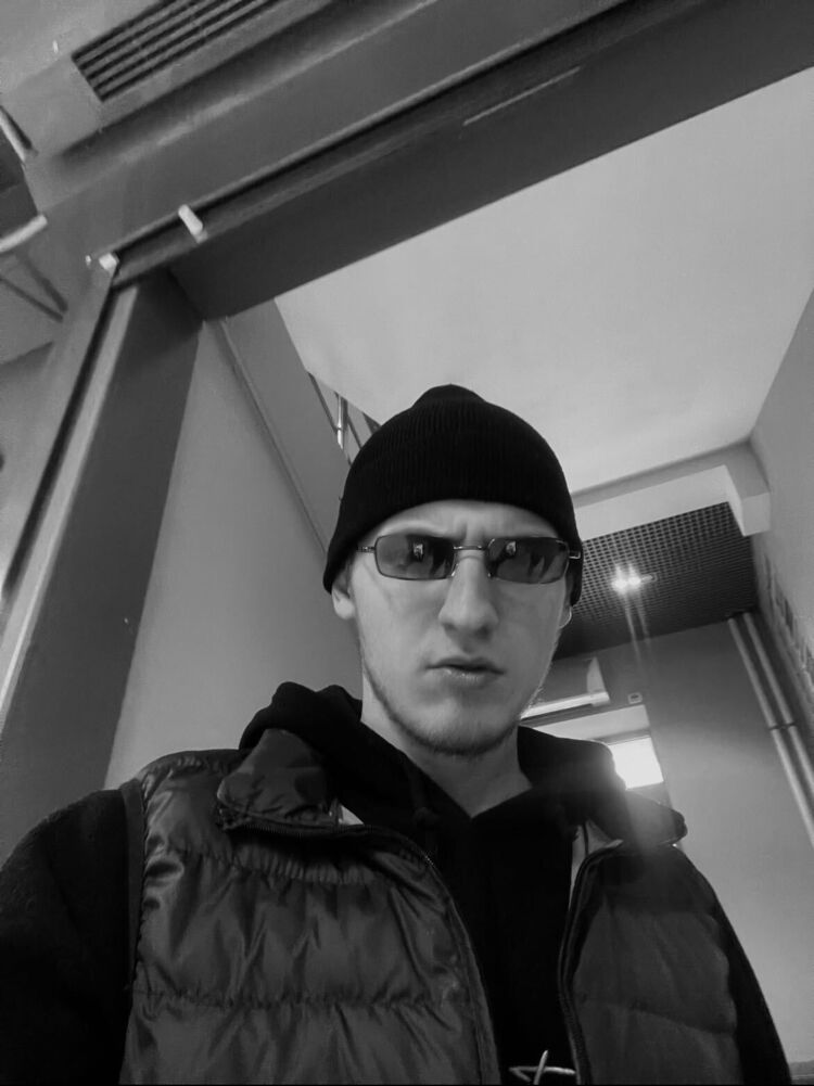  44048809  , 25 ,    -