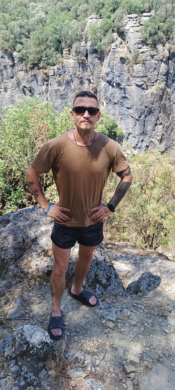 ,   Alex, 37 ,   ,   