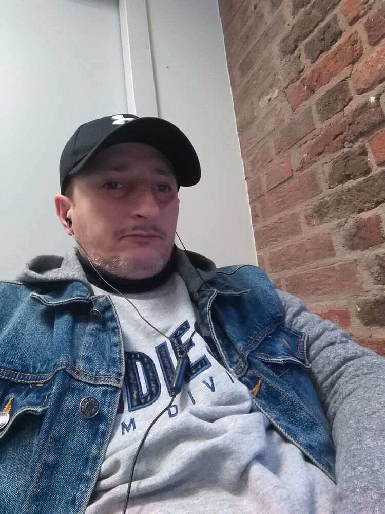  22339249  Koba, 49 ,    