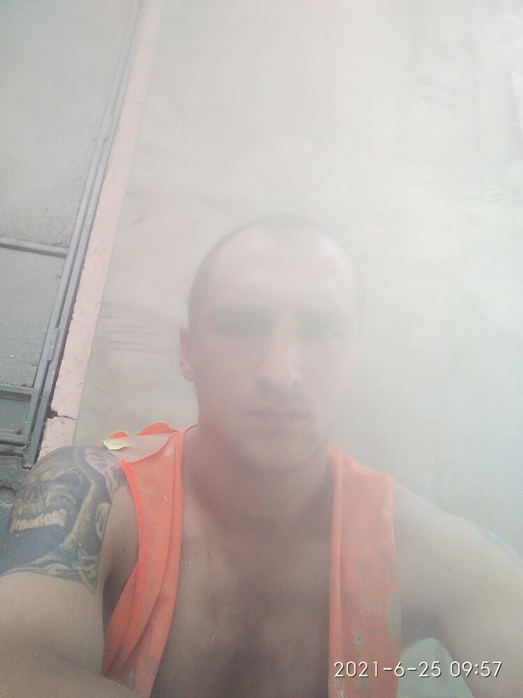  ,   Artem, 33 ,   ,   