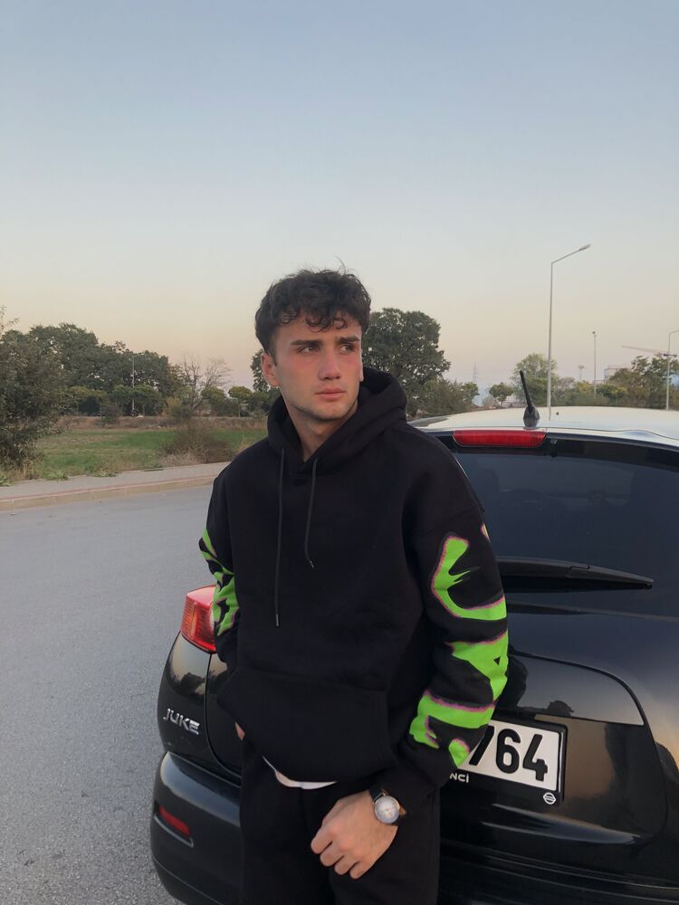  34305289  Huseyin, 27 ,    
