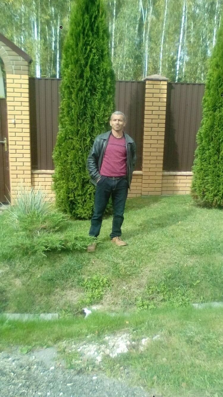  37417839  Davit, 48 ,    