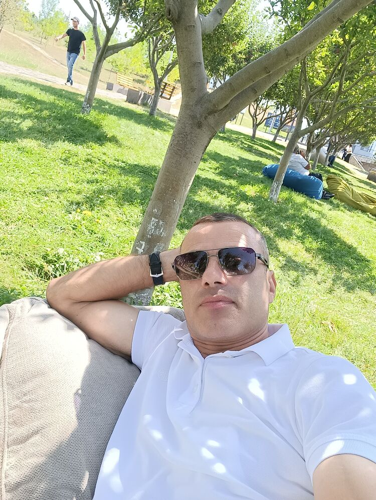  53488789  Hovo, 41 ,    