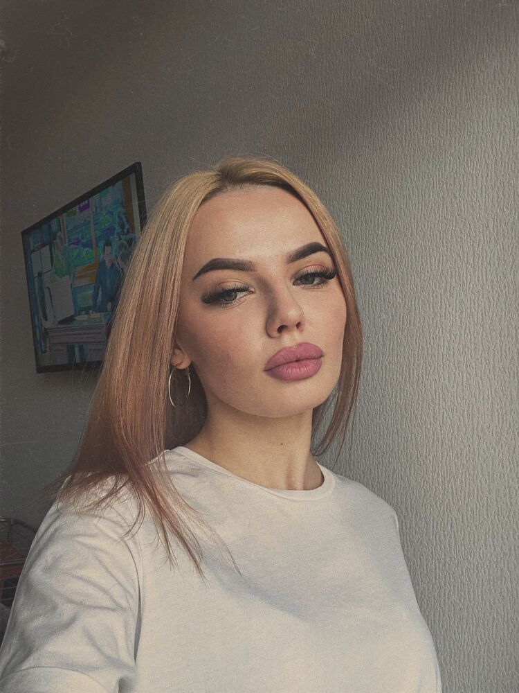  ,   Eva, 23 ,   ,   