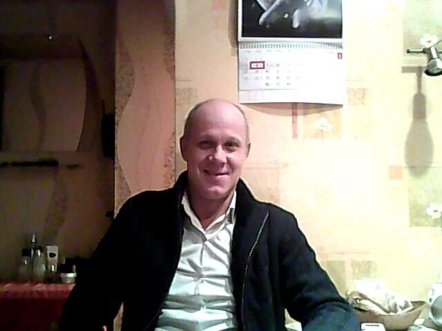  6262479  Andris, 63 ,    