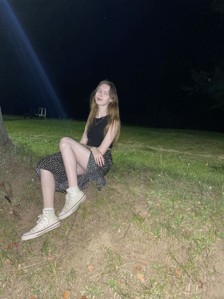  42573129  Maria, 21 ,    