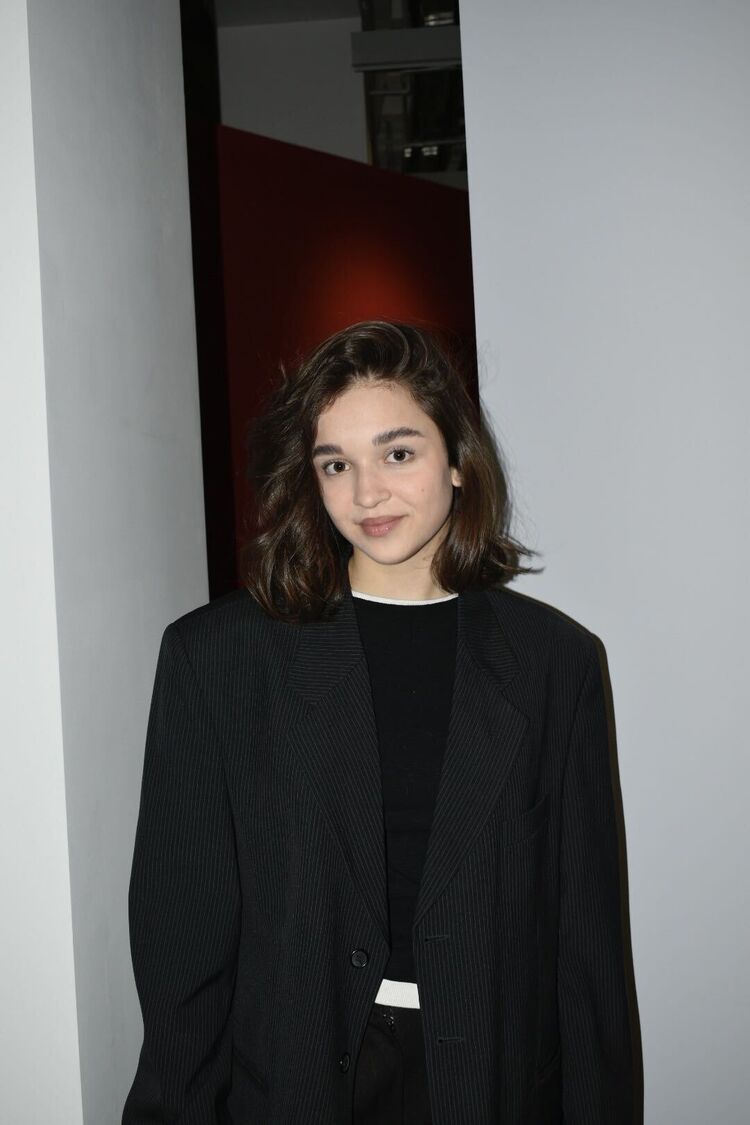  48853959  Milena, 19 ,    Milan