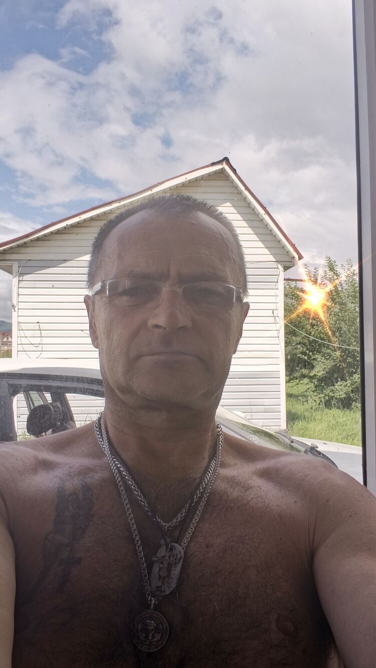  53294779  Alexander, 52 ,    