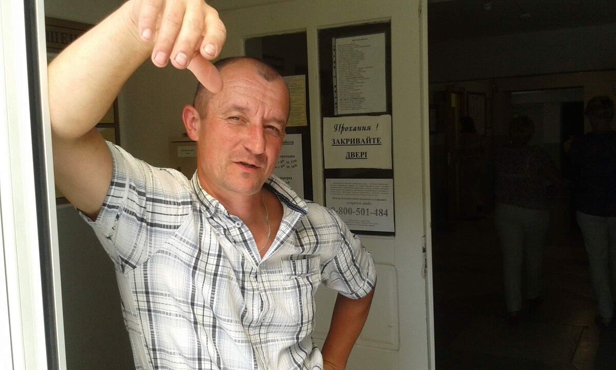  14212869  Viktor, 49 ,    