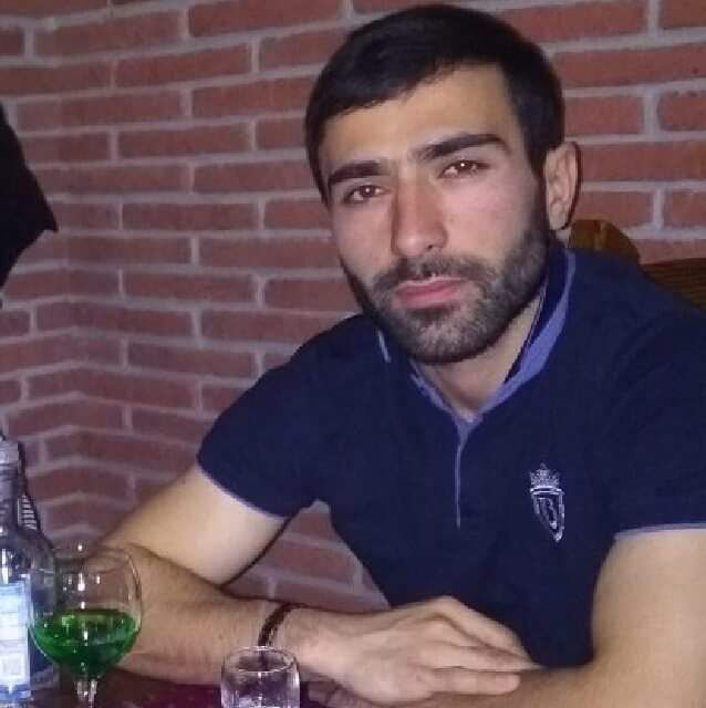  42025149  Armen, 52 ,    