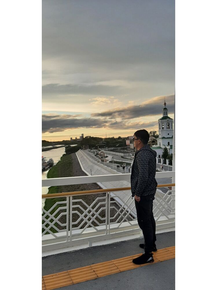  ,   Iqoroek, 32 ,     , c 