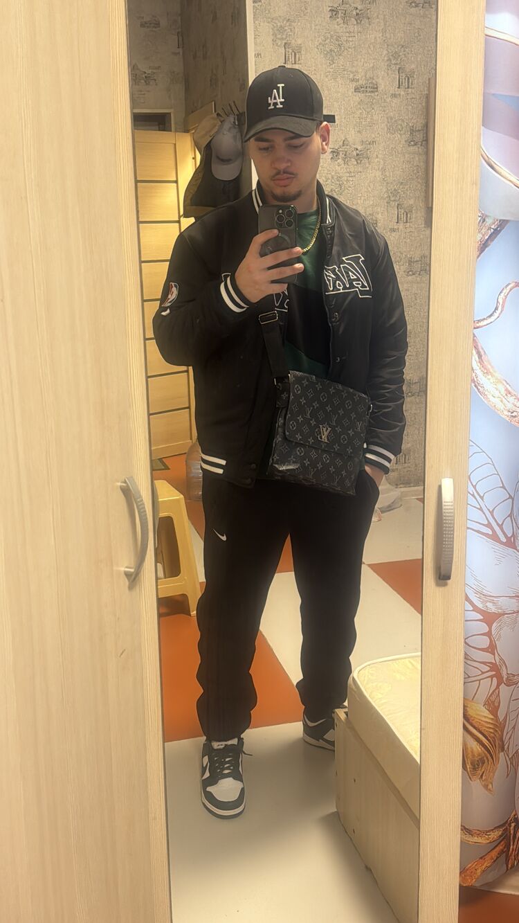  44863129  Jonathan, 24 ,    