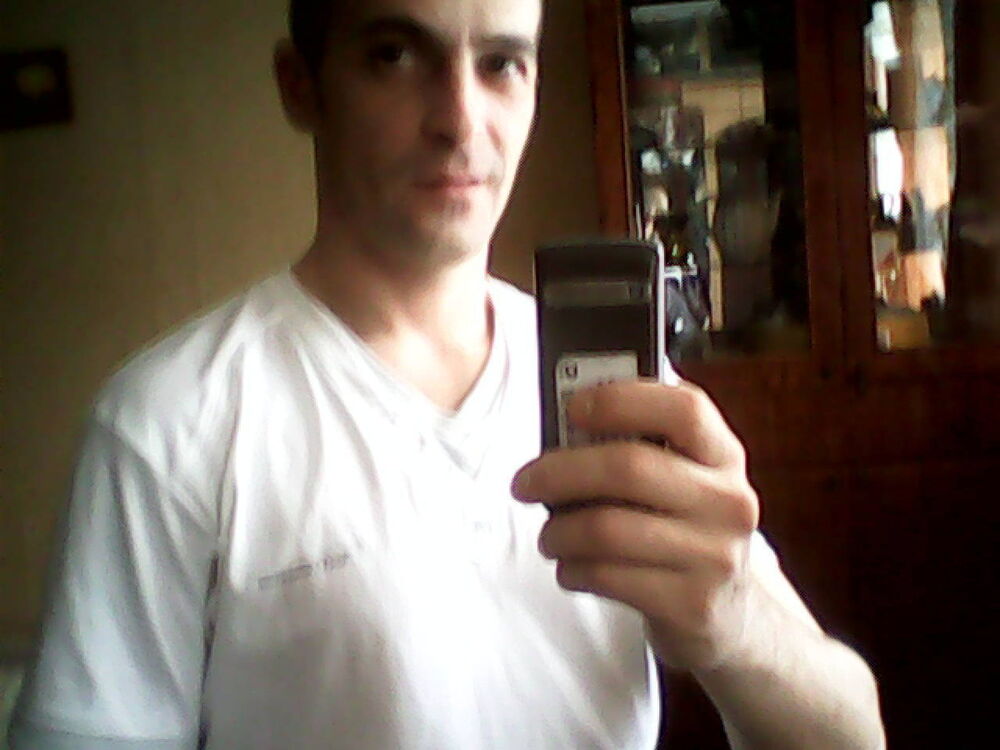  8872739  Jon, 46 ,    