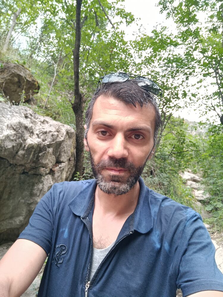  31865279  Narek, 41 ,    