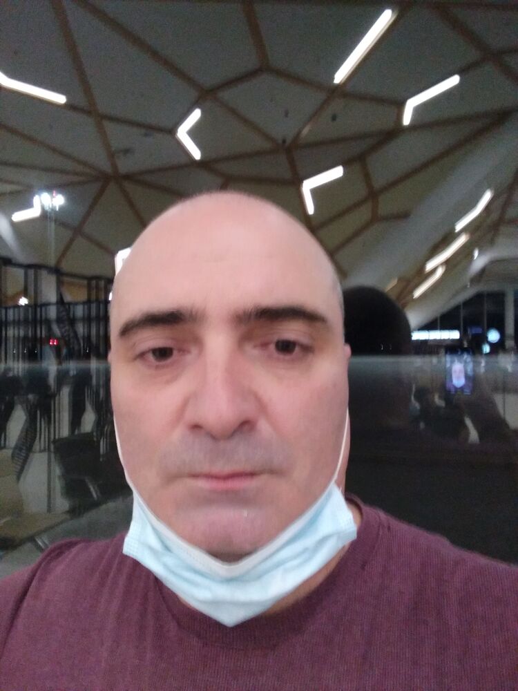  23873169  Zviad, 48 ,    
