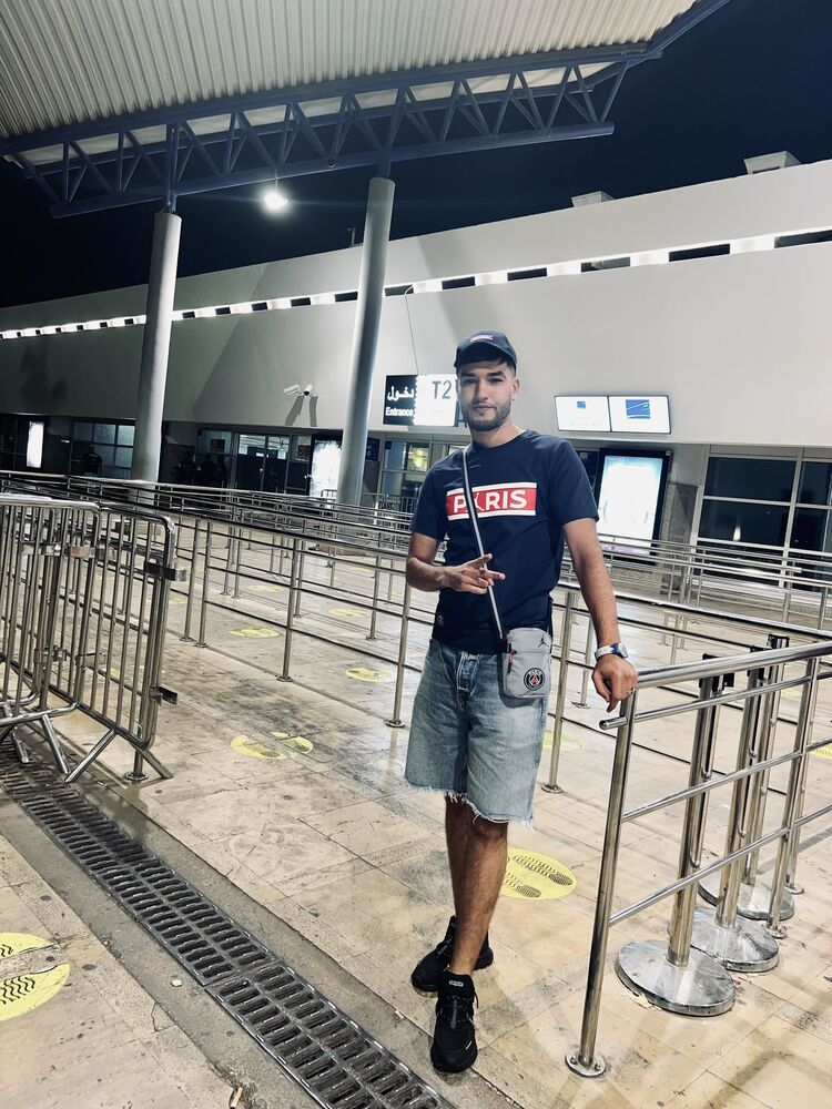  29003959  Anas, 25 ,    