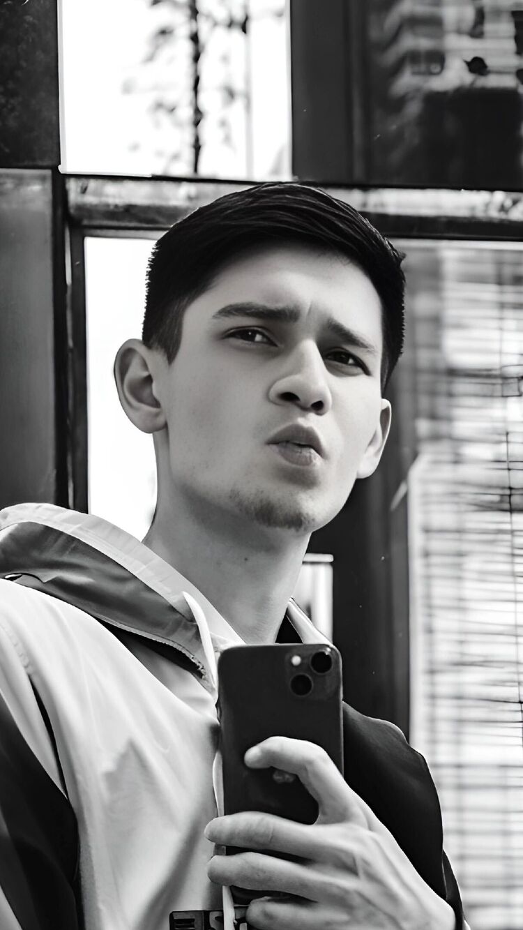  ,   Oleg, 24 ,  