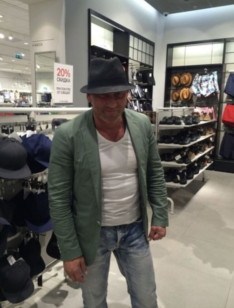  29940639  Alex, 52 ,    