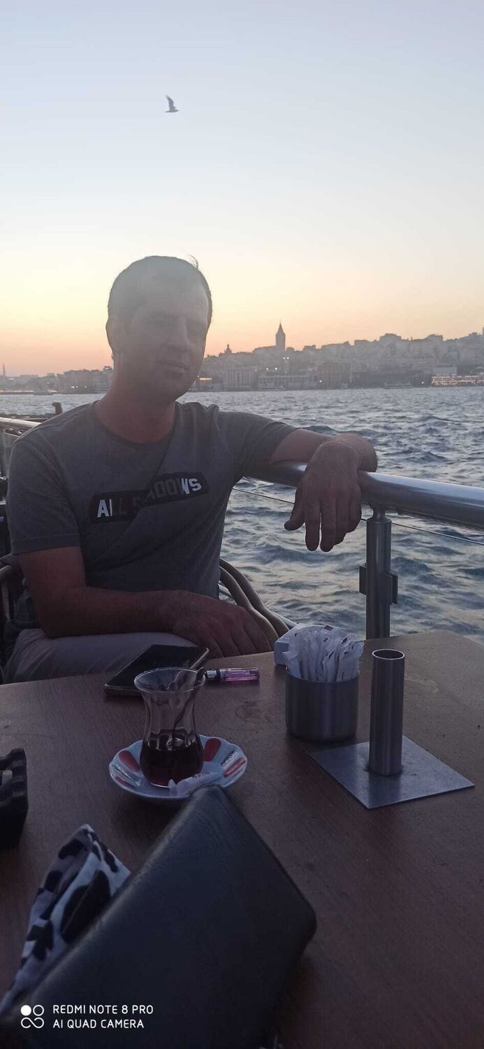  27600809  Mehmet, 42 ,    
