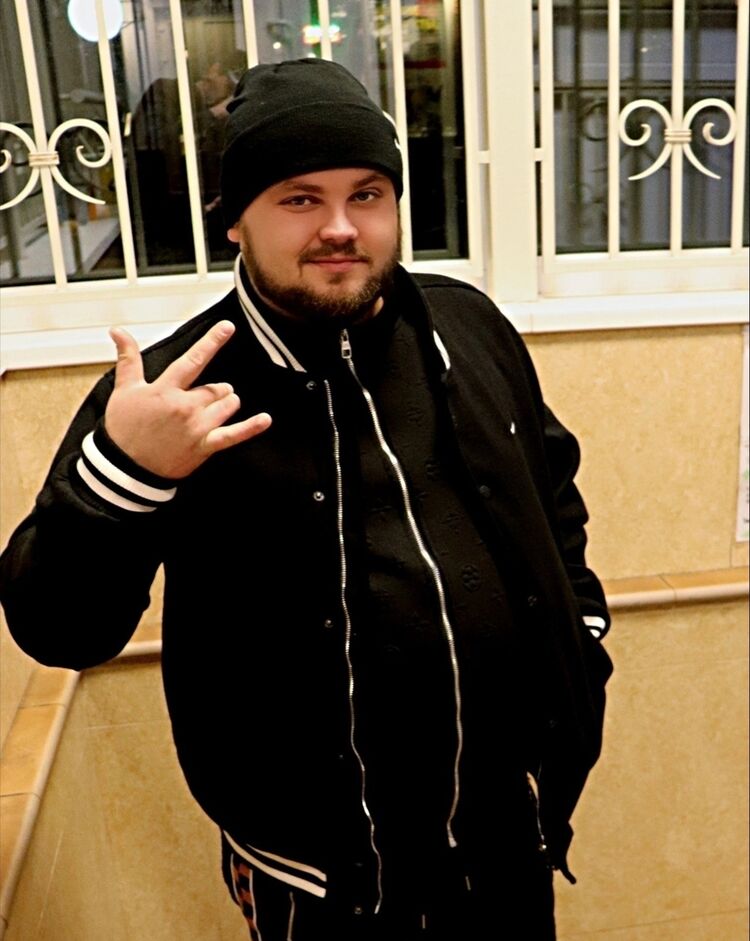 -,   Maxim, 33 ,   ,   