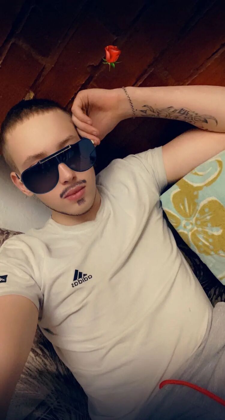  32514969  Nikolay, 20 ,    