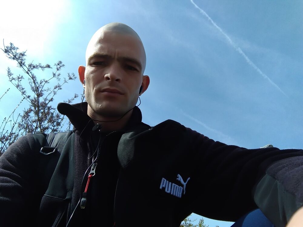  11042019  Aleksandar, 37 ,    