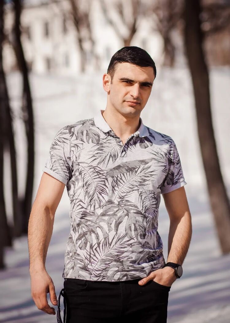  35318889  TIGRAN, 43 ,    