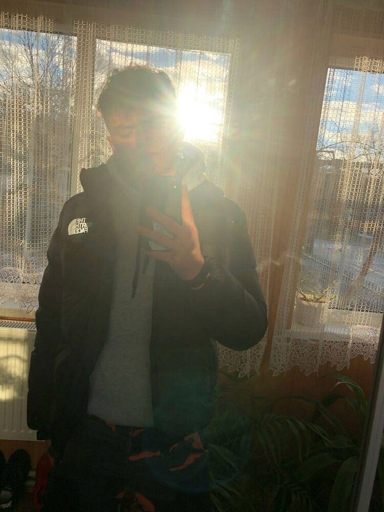  38198559  Ivan, 23 ,    